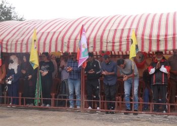 Ciwanan beşdarî konê rûniştinê yê ji aliyê Meclîsa Malbatên Şehîdan a Reqayê ve hatiye vedan