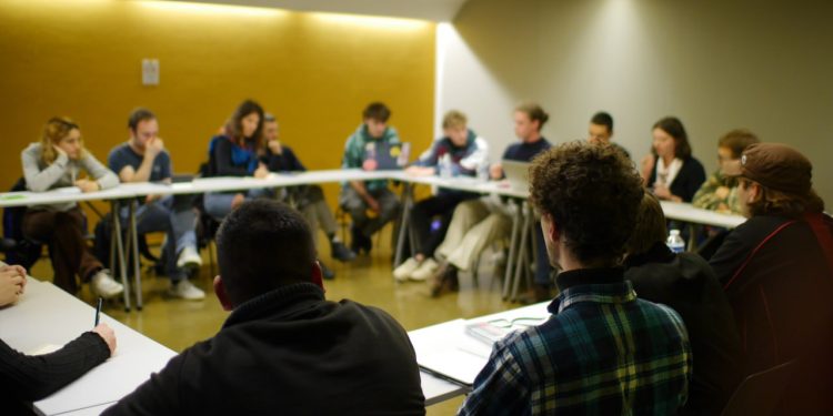 Roja seyemîn ya konferansa Yekemîn a Ciwanên Cîhanê dewam dike