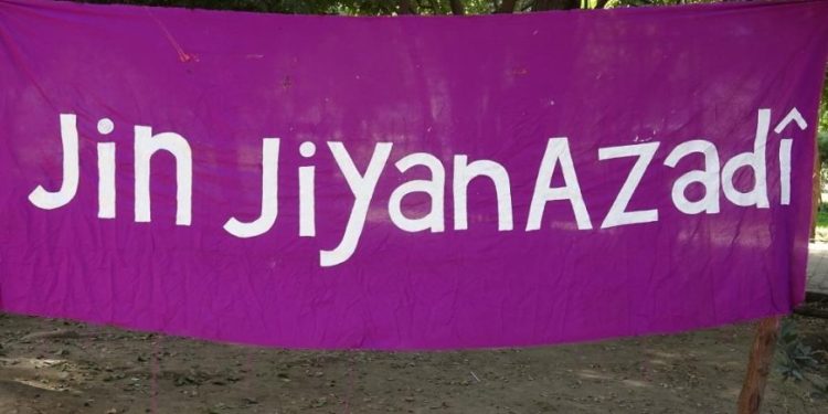 Li Reqayê pêşbirka hunerî ya jinên ciwan