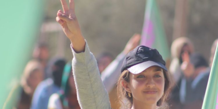 Jinên Ciwan ên herêma Firatê ji bo azadiya fîzîkî ya Rêber Apo meşekî li darxistin