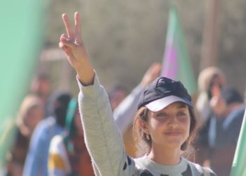 Jinên Ciwan ên herêma Firatê ji bo azadiya fîzîkî ya Rêber Apo meşekî li darxistin