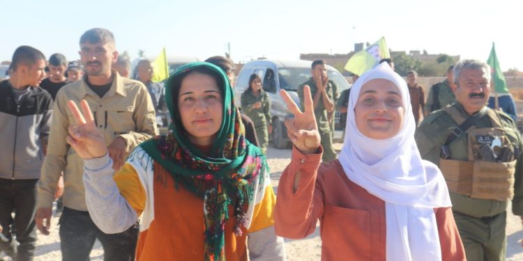 Jinên Ciwan ên herêma Firatê ji bo azadiya fîzîkî ya Rêber Apo meşekî li darxistin