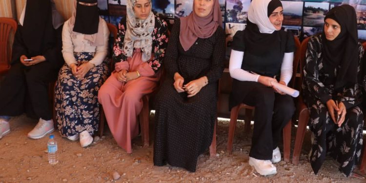 Li Dêrazor li ser pirsgirekên jinên ciwan civînek hat li darxistin