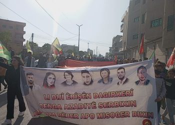 Ciwanên Kobanê li dijî êrîşê li ser navenda ciwanan a Minbic daketin kolanan