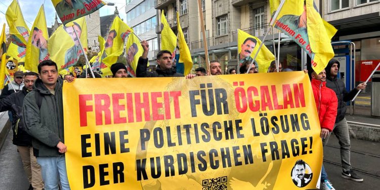 Endamên TCŞ û TekoJIN ji bo azadiya fîzîkî ya Rêber APO li Ewropayê li qadan in!