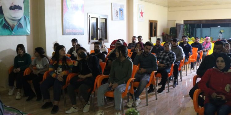 Ciwanên Qamişlo Komxebatekî li ser Civaka Exlaqî û Polîtîk li darxistin