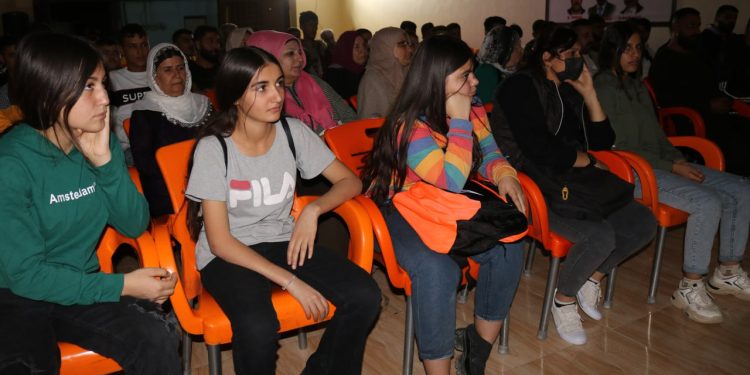 Ciwanên Qamişlo Komxebatekî li ser Civaka Exlaqî û Polîtîk li darxistin