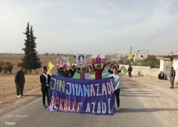 Yekîtiya Jinên Ciwan ên Kobanê êrişa li dijî navenda ciwanan a Minbicê şermezar kir