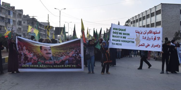 Ciwanên Minbicê li dijî êrîşên dagirkerîyê meşek girseyî darxistin