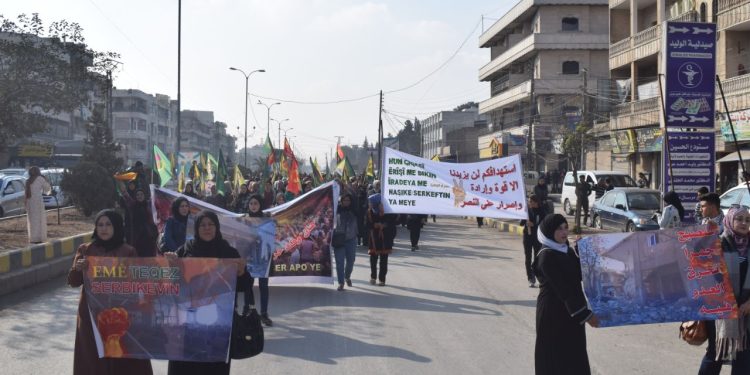 Ciwanên Minbicê li dijî êrîşên dagirkerîyê meşek girseyî darxistin