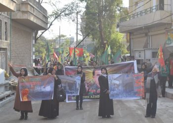 Ciwanên Minbicê li dijî êrîşên dagirkerîyê meşek girseyî darxistin
