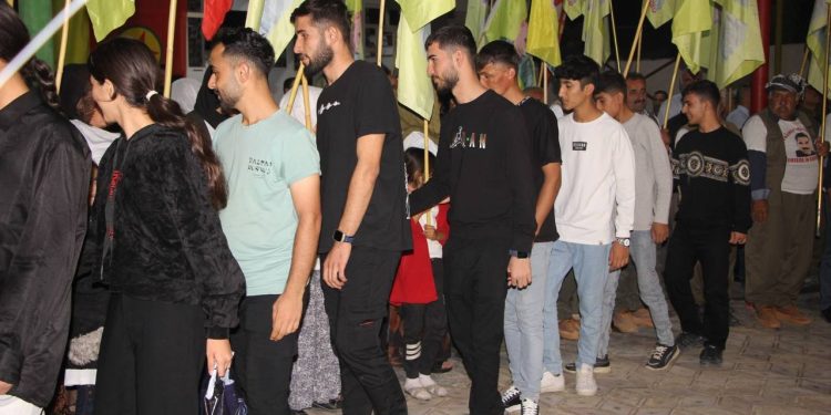 Nobeta jibo azadiya fîzîkî ya Rêber Apo bi pêşengtî u germahiya ciwanan berdewam dike