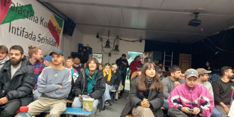 Ciwanên Bakûr û Rojhilatê Sûriyê bi antî-faşîstên Swîsre li Zurich civîyan