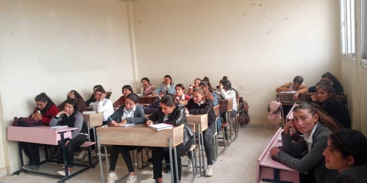 Jinên Ciwanên bajarê Kobanê semîner li ser rastiya Rêbertî û rastiya Jin lidarxistin