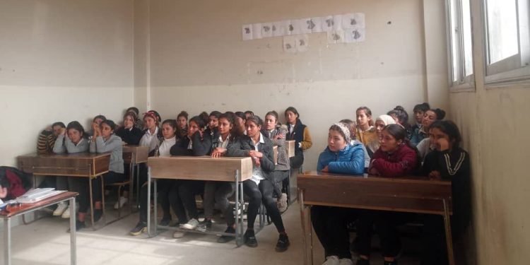 Jinên Ciwanên bajarê Kobanê semîner li ser rastiya Rêbertî û rastiya Jin lidarxistin