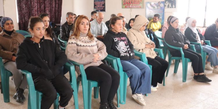 Yekitîya Jinên Ciwan Kobanê semînerek li ser şîdet li hemberî jin lidarxistin