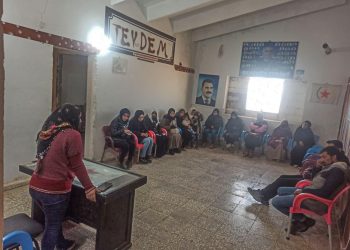 Jinên Ciwan ên PYD li Heseke bi boneya roja li dijî tundîya li ser jin semînerek li dar xistin