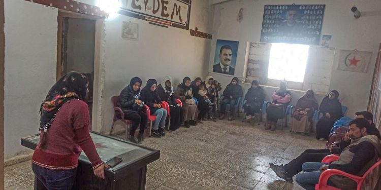 Jinên Ciwan ên PYD li Heseke bi boneya roja li dijî tundîya li ser jin semînerek li dar xistin