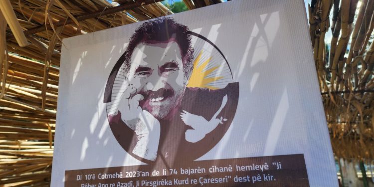 Jinên Ciwan ên Dêrîkê li ser jiyan û tekoşîna Rêber Apo pêşengehekî li darxistin