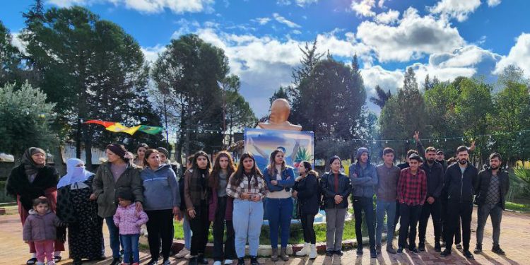 Jinên Ciwan ên Dêrîkê li ser jiyan û tekoşîna Rêber Apo pêşengehekî li darxistin