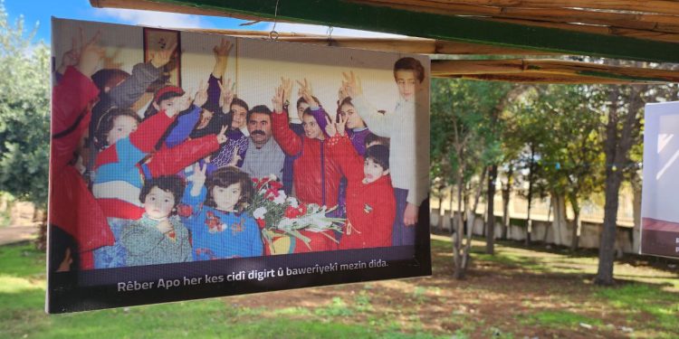 Jinên Ciwan ên Dêrîkê li ser jiyan û tekoşîna Rêber Apo pêşengehekî li darxistin