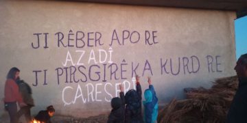 Ciwanên gundewarên Kobanê hemleyê azadîyê Rêber Apo belav dikin