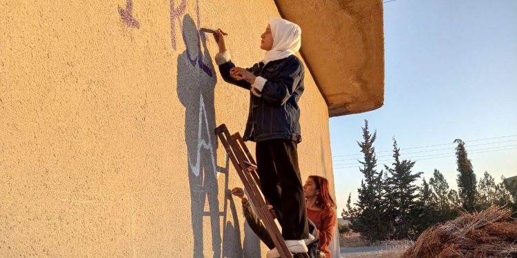Ciwanên gundewarên Kobanê hemleyê azadîyê Rêber Apo belav dikin