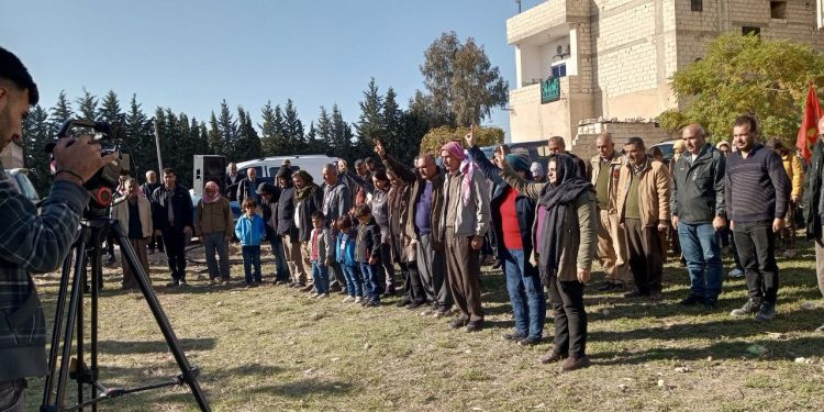 Bi pêşengtîya ciwanan li navçeya Şêranê ya Kobanê salvegera 45’emîn a PKK hat pîroz kirin