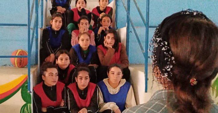 Yekîtiya Jinên Ciwan bi wesîleya 25’ê Mijdarê semînerek ji jinên ciwan ên werzişvan re da