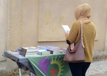 Jinên ciwan ên Kobanê bi afirandina kesayetên azad dixwazin “şoreşa zihniyetê” pêk bînin