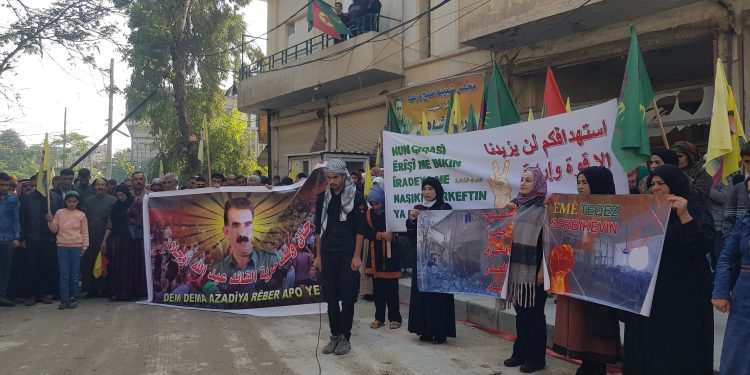 Ciwanên Minbicê li dijî êrîşên dagirkerîyê meşek girseyî darxistin