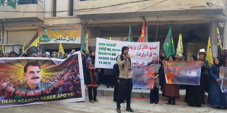 Ciwanên Minbicê li dijî êrîşên dagirkerîyê meşek girseyî darxistin