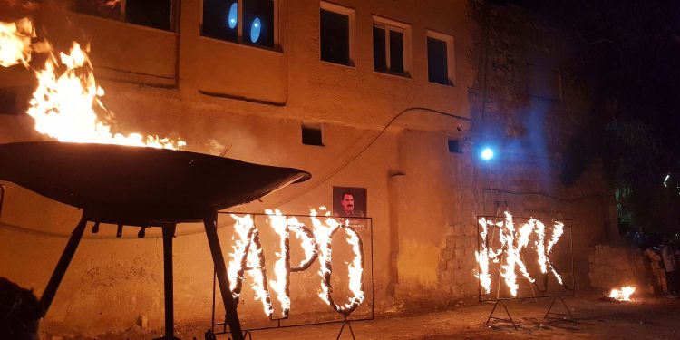 Bi pêşengtîya ciwanan li Minbicê salvegera PKK hat pîroz kirin