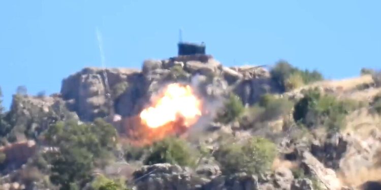 Gava ku hêzên YJA Starê li dagirkeran dixin