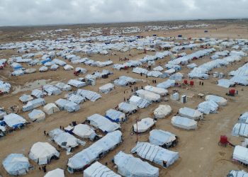 Bi zivistanê re şert û mercên li kampan hîn giran bûn