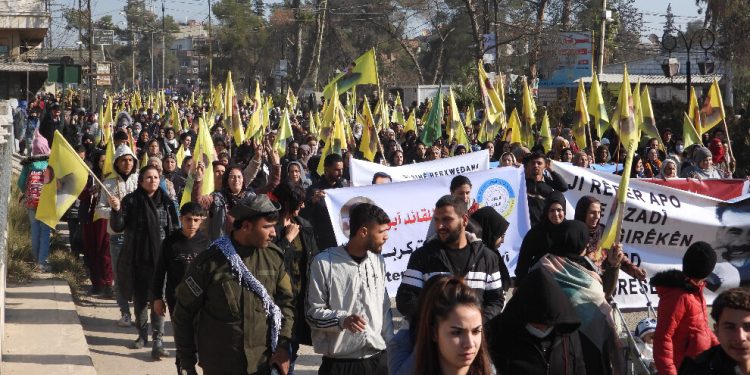 Li kantona Cizîrê li dijî tecrîdê meş