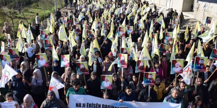 Şêniyên Kantona Firatê li dijî êrişên dagirkeriyê meşiyan