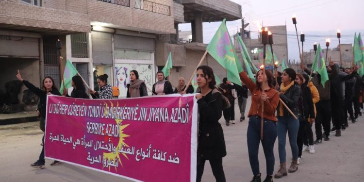 Bi pêşengtiya Jinên Ciwan li Kobanê çalakiyên gerîla hatin pîroz kirin