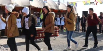 Jinên xwendekar ên Şehba pirtukxaneyekî vekir