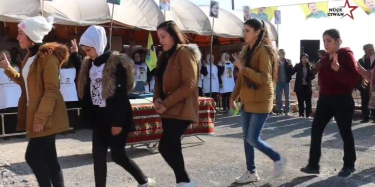 Jinên xwendekar ên Şehba pirtukxaneyekî vekir