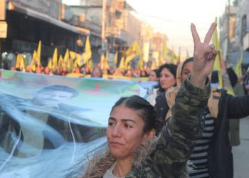 Li hemberi ne agahî girtin ji Rêber Apo piştî erdhejê gelê Qamişlo li ser pîya ye