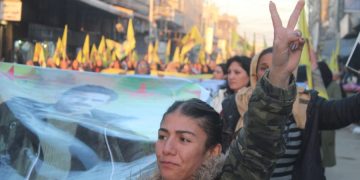 Li hemberi ne agahî girtin ji Rêber Apo piştî erdhejê gelê Qamişlo li ser pîya ye