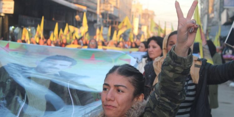 Li hemberi ne agahî girtin ji Rêber Apo piştî erdhejê gelê Qamişlo li ser pîya ye