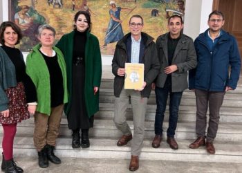 Dosyaya Rêber Apo pêşkêşî partiya Keskan hate kirin