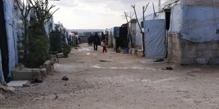 ‘Gel bi berxwedanê li dijî dorpêçê jiyanê didomîne’