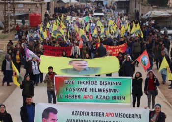 Şêniyên Şehba li beramberî bê agahîbûna ji Rêber Apo meşekî li darxistin
