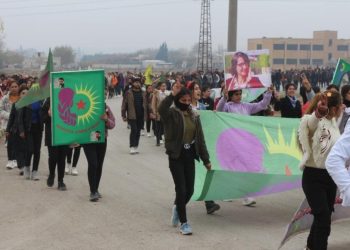 Jinên ciwan li Kobanê şehîdên ciwanên şoreşger bi meşekê bibîranîn – HAT NÛ KIRIN