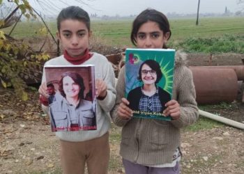 Ciwanên Kobanê mal bi mal geriyan û wêneyên şehîd Viyan Kobanê belav kirin