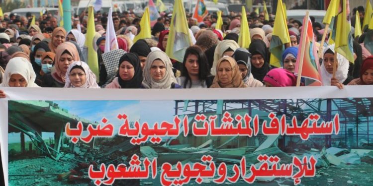 Ciwanên Şoreşger û Yekitiya Jinên Ciwan a Tebqayê beşdarî xwepêşandaneke girseyî bûn