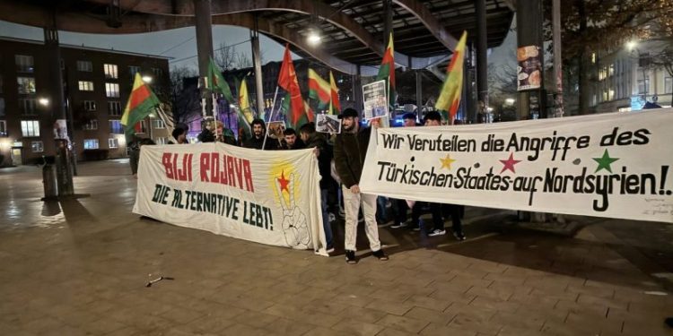 Ciwanan ji bo Rojava li Hambûrgê daketin qadan
